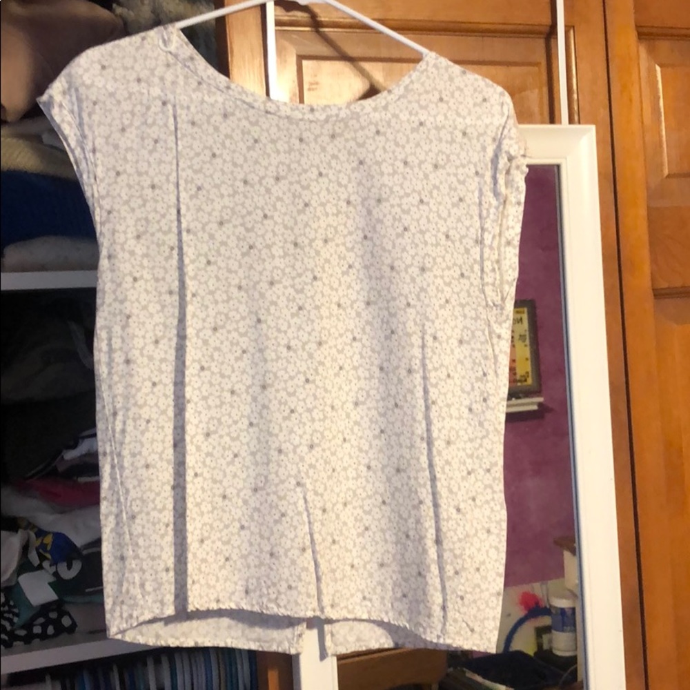 Short sleeve floral top